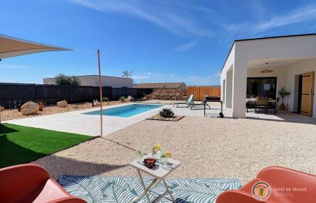 G&icirc;te n&deg;101719 Grospierres - Ard&egrave;che - Villa ind&eacute;pendante avec piscine priv&eacute;e chauff&eacute;e et terrain clos