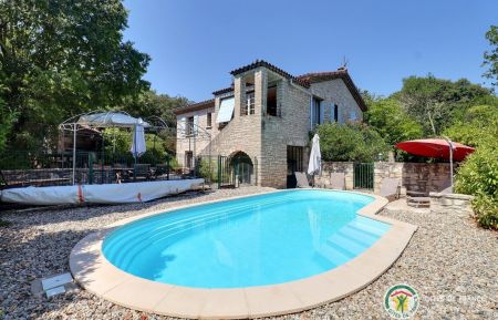 Maison indépendante avec jardin clos, piscine privée, terrain de pétanque et ping-pong Gîte n°115710 Labeaume - Ardèche - Maison indépendante avec jardin clos, piscine privée, terrain de pétanque et ping-pong