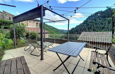 Les espaces extérieurs du gîte Gîte n°11704 Vallées-d'Antraigues-Asperjoc - Ardèche - Les espaces extérieurs du gîte