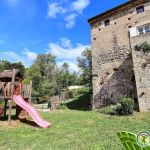 Mas c&eacute;v&eacute;nol avec jardin portique enfants, bassin naturel et jeux