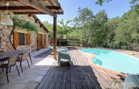 G&icirc;te n&deg;207751 Saint-Alban-Auriolles - Ard&egrave;che - Maison ind&eacute;pendante de caract&egrave;re avec piscine priv&eacute;e face &agrave; la nature