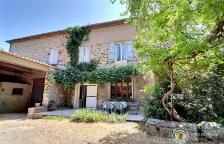 Maison en pierres de famille avec jardin et terrasse ombragée, abri voiture Gîte n°291728 Saint-Remèze - Ardèche - Maison en pierres de famille avec jardin et terrasse ombragée, abri voiture