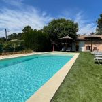 Grande piscine &agrave; partager