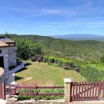 Vue magnifique sur les monts d'Ard&egrave;che et emplacement unique