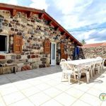 Bienvenue au g&icirc;te Lalauze, grande terrasse pour profiter de vos moments de partage