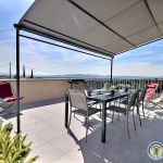 G&icirc;te avec terrasse couverte et magnifique vue