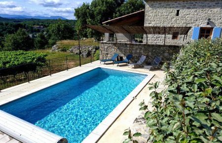 G&icirc;te n&deg;207083 Saint-Alban-Auriolles - Ard&egrave;che - Piscine priv&eacute;e dans un magnifique cadre 