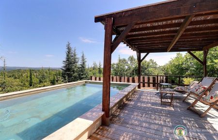 G&icirc;te n&deg;33708 Bessas - Ard&egrave;che - Piscine privative avec vue &agrave; couper le souffle et patio ombrag&eacute;