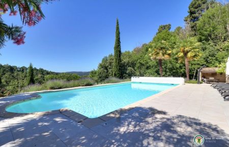Vue panoramique depuis la piscine ! Gîte n°58005 Chassiers - Ardèche - Vue panoramique depuis la piscine !