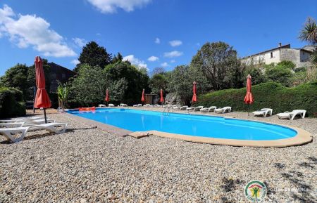 G&icirc;te n&deg;61716 Chauzon - Ard&egrave;che - Le Mas Boyer grand parc arbor&eacute; avec piscine commune