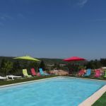 La piscine &agrave; partager avec une jolie vue