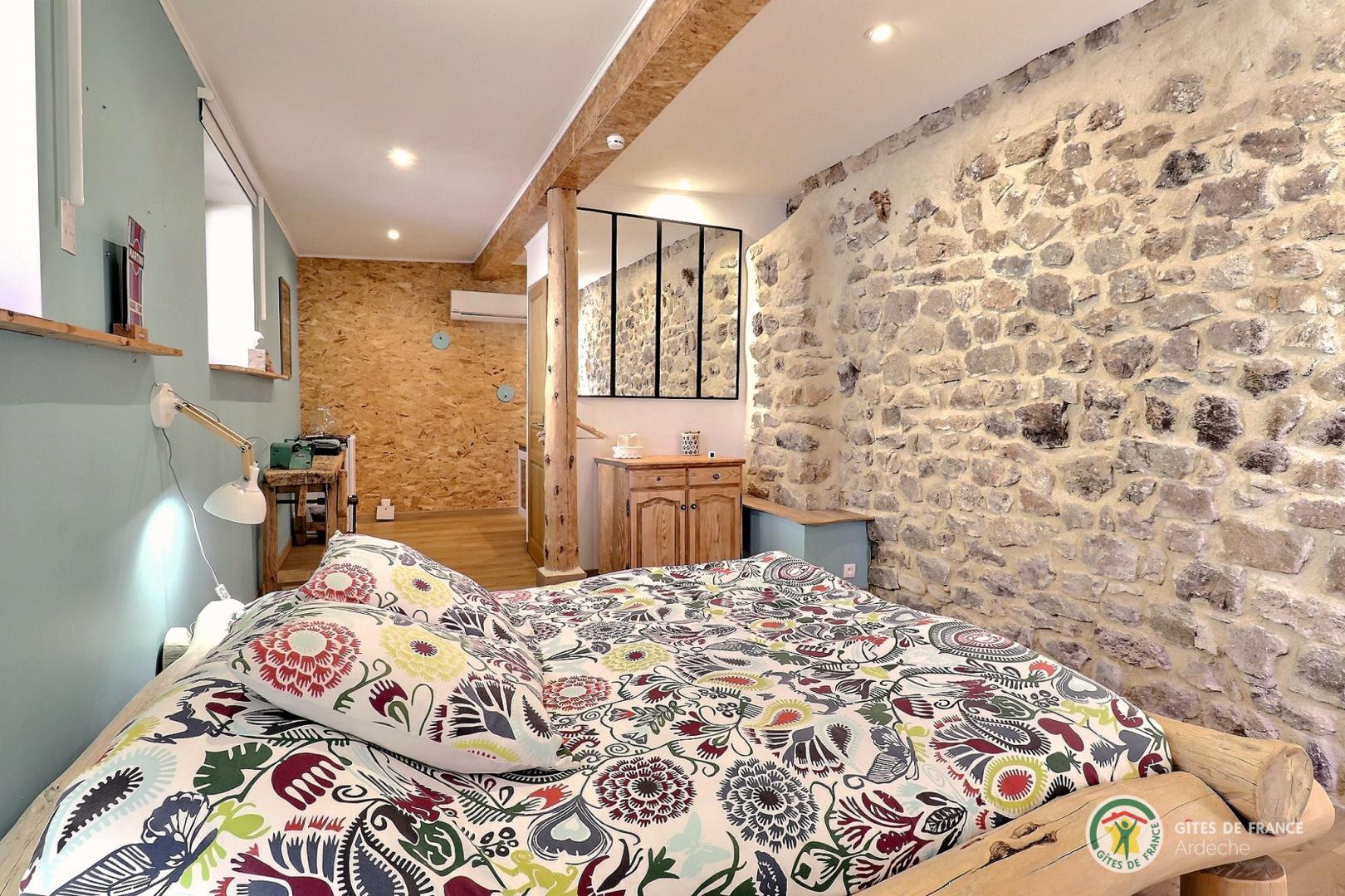 Chambre "L'Atelier" avec lit en 160 entrée et terrasse privative photo 19