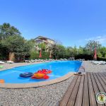 Le Mas Boyer avec grand parc arboré et piscine commune Le Mas Boyer avec grand parc arboré et piscine commune