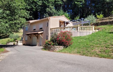 Le gîte et sa belle terrasse au 1er niveau Gîte n°156704 Meyras - Ardèche - Le gîte et sa belle terrasse au 1er niveau