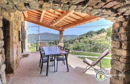 G&icirc;te n&deg;150701 Mariac - Ard&egrave;che - Terrasse couverte avec vue sur le panorama