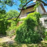 Maison ind&eacute;pendante dans un jardin de 8000m&sup2; dans un quartier calme et proche centre