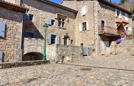 Le gîte Les Châtaigniers en coeur de village Gîte n°48703 Chalencon - Ardèche - Le gîte Les Châtaigniers en coeur de village