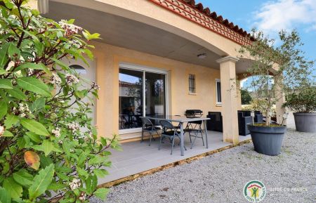 G&icirc;te n&deg;207730 Saint-Alban-Auriolles - Ard&egrave;che - Terrasse couverte agr&eacute;able avec plancha et transats