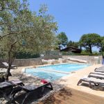détente au bord de la piscine à partager détente au bord de la piscine à partager