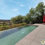 Piscine &agrave; partager avec une vue magnifique 