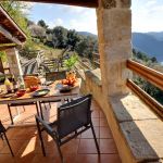 Prenez votre repas sur la terrasse avec vue imprenable ! 