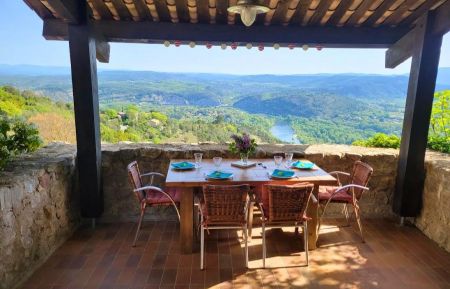 G&icirc;te n&deg;306007 Sampzon - Ard&egrave;che - De la terrasse couverte, vous pourrez profiter d'une vue incroyable sur la vall&eacute;e.