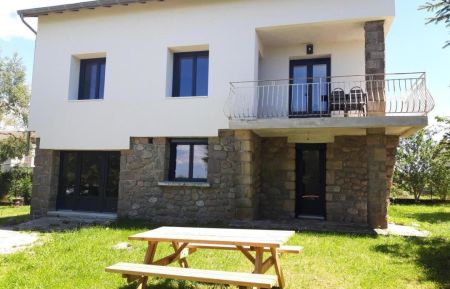 G&icirc;te n&deg;71706 Coucouron - Ard&egrave;che - Le g&icirc;te au 1er &eacute;tage et ses espaces ext&eacute;rieurs