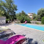 La Tourelle g&icirc;te avec piscine priv&eacute;e et grand jardin ombrag&eacute;