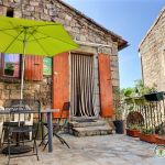 Jolie terrasse en acc&egrave;s direct depuis la cuisine