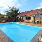 Villa ind&eacute;pendante dans un terrain enti&egrave;rement clos et piscine priv&eacute;e s&eacute;curis&eacute;e