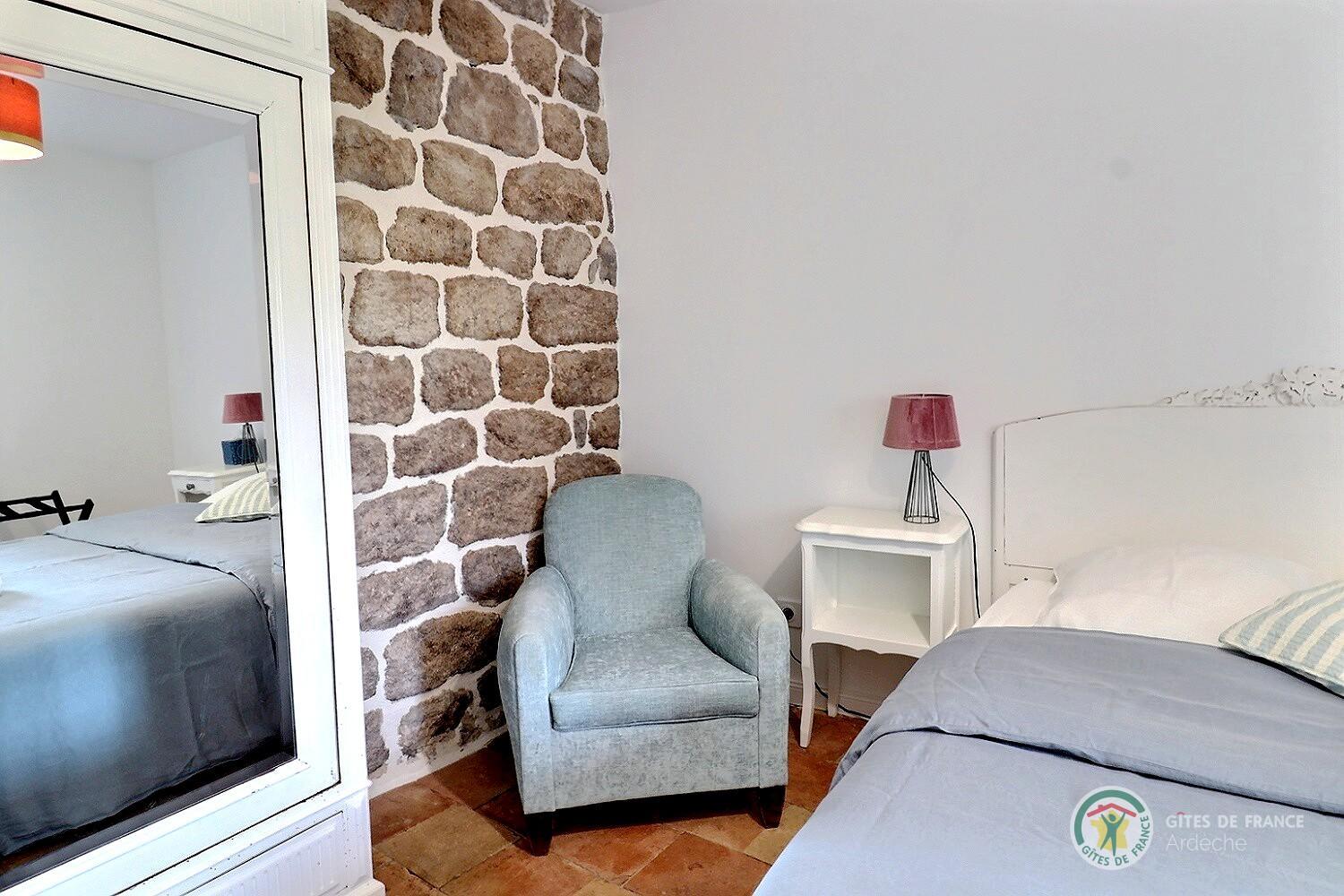 Suite familiale : Chambre Rose climatisée photo 14