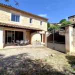 Maison en pierres au coeur du village avec jardin clos