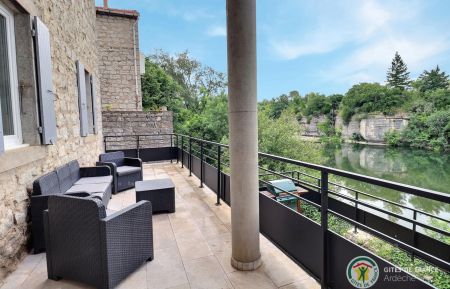 Cadre exceptionnel avec terrasse face à la rivière et plage privée Gîte n°115725 Labeaume - Ardèche - Cadre exceptionnel avec terrasse face à la rivière et plage privée
