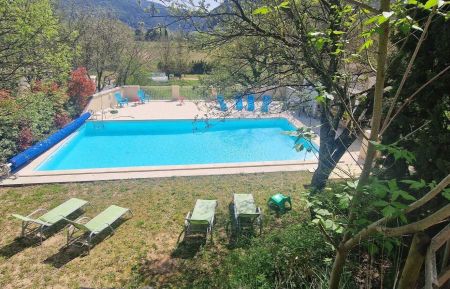 G&icirc;te n&deg;304729 Salavas - Ard&egrave;che - Belle piscine &agrave; partager avec une jolie vue