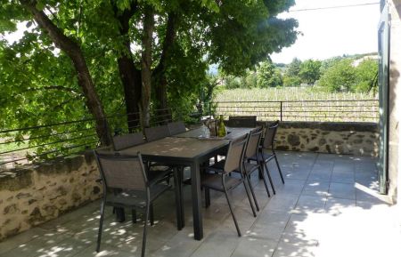 G&icirc;te n&deg;132723 Largenti&egrave;re - Ard&egrave;che - La terrasse &agrave; l'ombre du tilleul