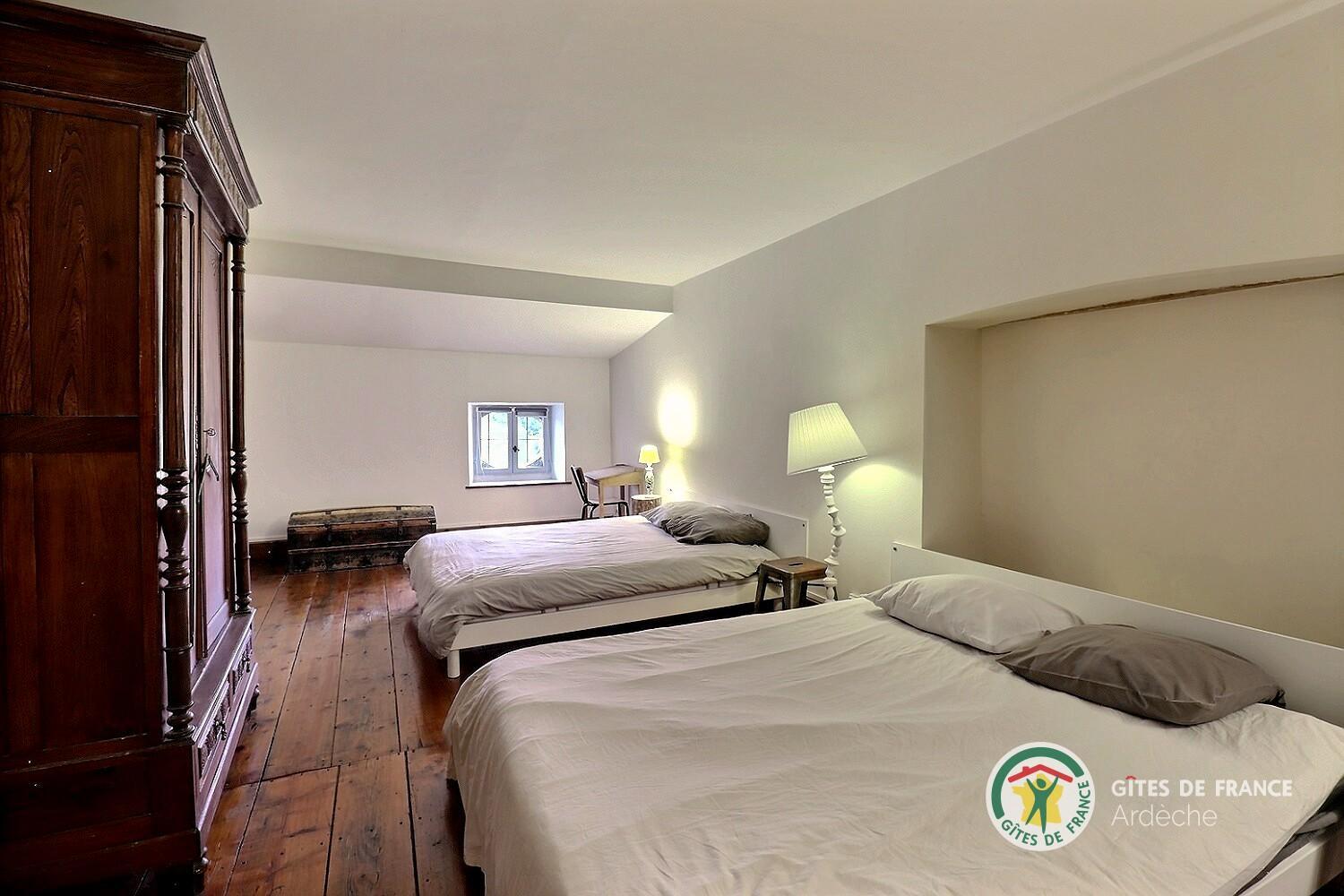 Chambre Le Petit Dortoir avec deux lits en 160 et lit superposé avec deux couchages 90 photo 12