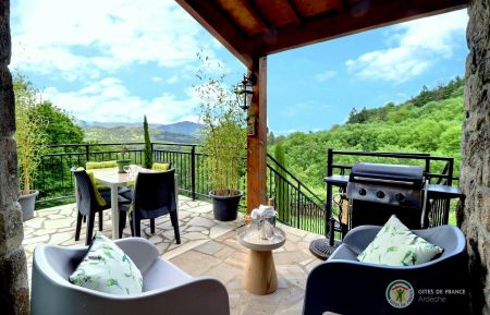 La terrasse avec sa vue panoramique sur la nature ! Gîte n°223003 Saint-Cirgues-de-Prades - Ardèche - La terrasse avec sa vue panoramique sur la nature !