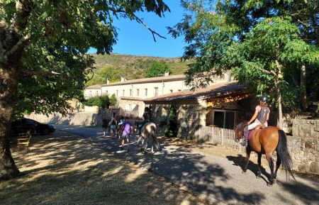 G&icirc;te n&deg;74006 Creysseilles - Ard&egrave;che - AU CHANT DU COQ : G&icirc;te grande capacit&eacute; une balade &agrave; poney offerte pour tout s&eacute;jour