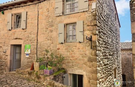 Gîte Les Ruches au coeur du village de caractère Gîte n°48704 Chalencon - Ardèche - Gîte Les Ruches au coeur du village de caractère