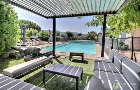 Piscine, spa, pergola ombragée et vue magnifique Gîte n°330720 Vallon-Pont-d'Arc - Ardèche - Piscine, spa, pergola ombragée et vue magnifique