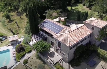 G&icirc;te n&deg;11703 Vall&eacute;es-d'Antraigues-Asperjoc - Ard&egrave;che - Le g&icirc;te vu du ciel