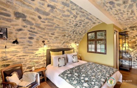 Chambre d'h&ocirc;tes n&deg;553 Coux - Ard&egrave;che - Lit en 160 dans la chambre climatis&eacute;e
