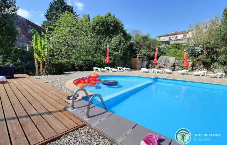 G&icirc;te n&deg;61718 Chauzon - Ard&egrave;che - Le Mas Boyer grand parc arbor&eacute; avec piscine commune