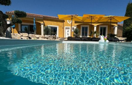 G&icirc;te n&deg;330777 Vallon-Pont-d'Arc - Ard&egrave;che - Villa enti&egrave;rement climatis&eacute;e avec piscine privative chauff&eacute;e
