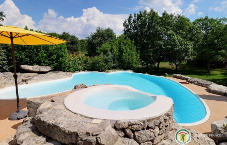 G&icirc;te n&deg;115712 Labeaume - Ard&egrave;che - Belle piscine creus&eacute;e dans la roche
