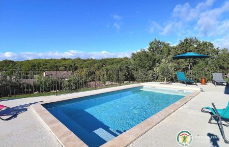 G&icirc;te n&deg;23715 Balazuc - Ard&egrave;che - Terrasse avec piscine chauff&eacute;e