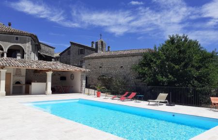G&icirc;te n&deg;273700 Saint-Maurice-d'Ibie - Ard&egrave;che - espace piscine commun 